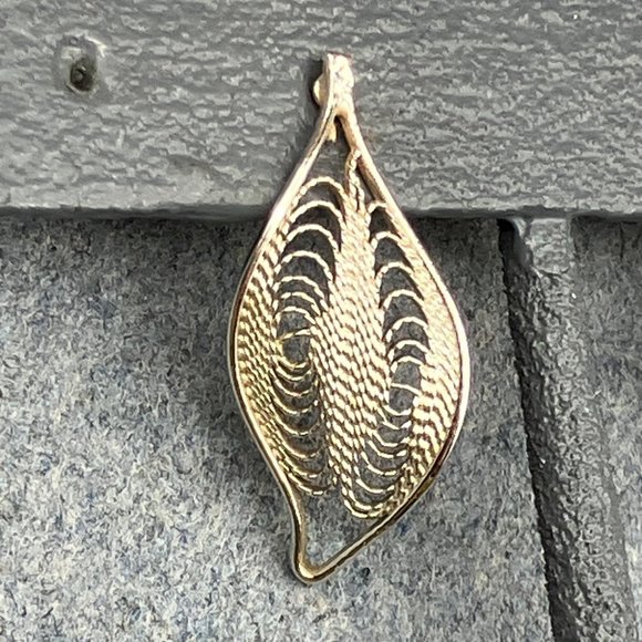 Pierced Earrings Silver Leaf Filigree Textured Wire Curved Retro BoHo Autumn - Picture 3 of 7